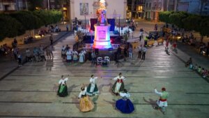 Grupo de danza en celebración del 9 d’Octubre en Alfafar