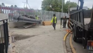 Trabajadores realizando obras de canalización en Aldaia