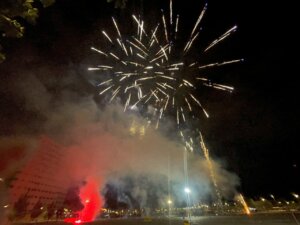 Fuegos artificiales iluminando el cielo de Quart de Poblet