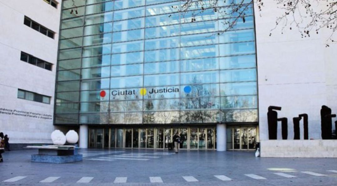 Fachada del edificio Ciutat de la Justicia en Valencia