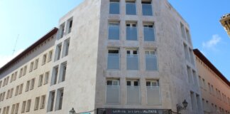 Fachada del centro de especialidades El Grao en València