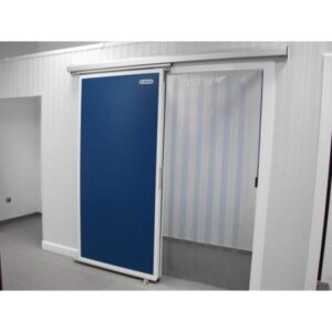 Cortinas de lamas industriales de PVC en un entorno de cámara frigorífica