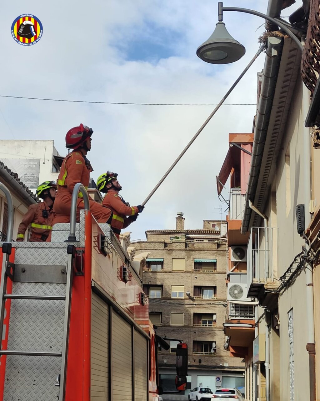 Bomberos trabajando en Alfafar tras la DANA Alice