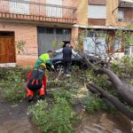 Personas trabajando en la limpieza tras la DANA Alice en l'Horta