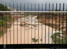 Piden declarar zonas afectadas gravemente por una emergencia de protección civil a los municipios afectados por Alice Vista de un río afectado por lluvias en l'Horta