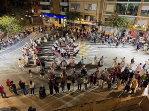 dansa-en-la-puerta-del-ayuntamiento-de-paterna-con-motivo-de-la-celebracion-del-9-de-octubre-el-ano-pasado.