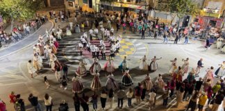 dansa-en-la-puerta-del-ayuntamiento-de-paterna-con-motivo-de-la-celebracion-del-9-de-octubre-el-ano-pasado.
