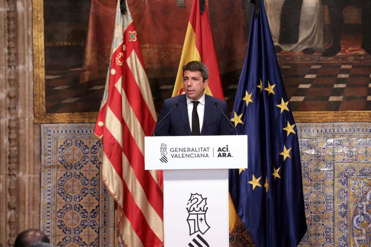 Carlos Mazón haciendo una declaración institucional en el Palau de la Generalitat