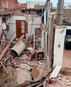 Vista del interior de un edificio derrumbado en Massarrojos