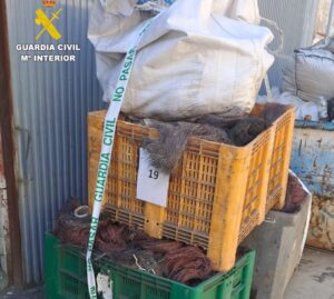 Cajas con cable de cobre confiscado por la Guardia Civil en Silla