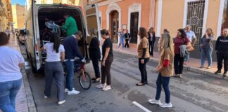 La Fundación Alberto Contador entrega bicicletas a escolares de l’Horta Sud. Un gesto solidario tras la DANA.