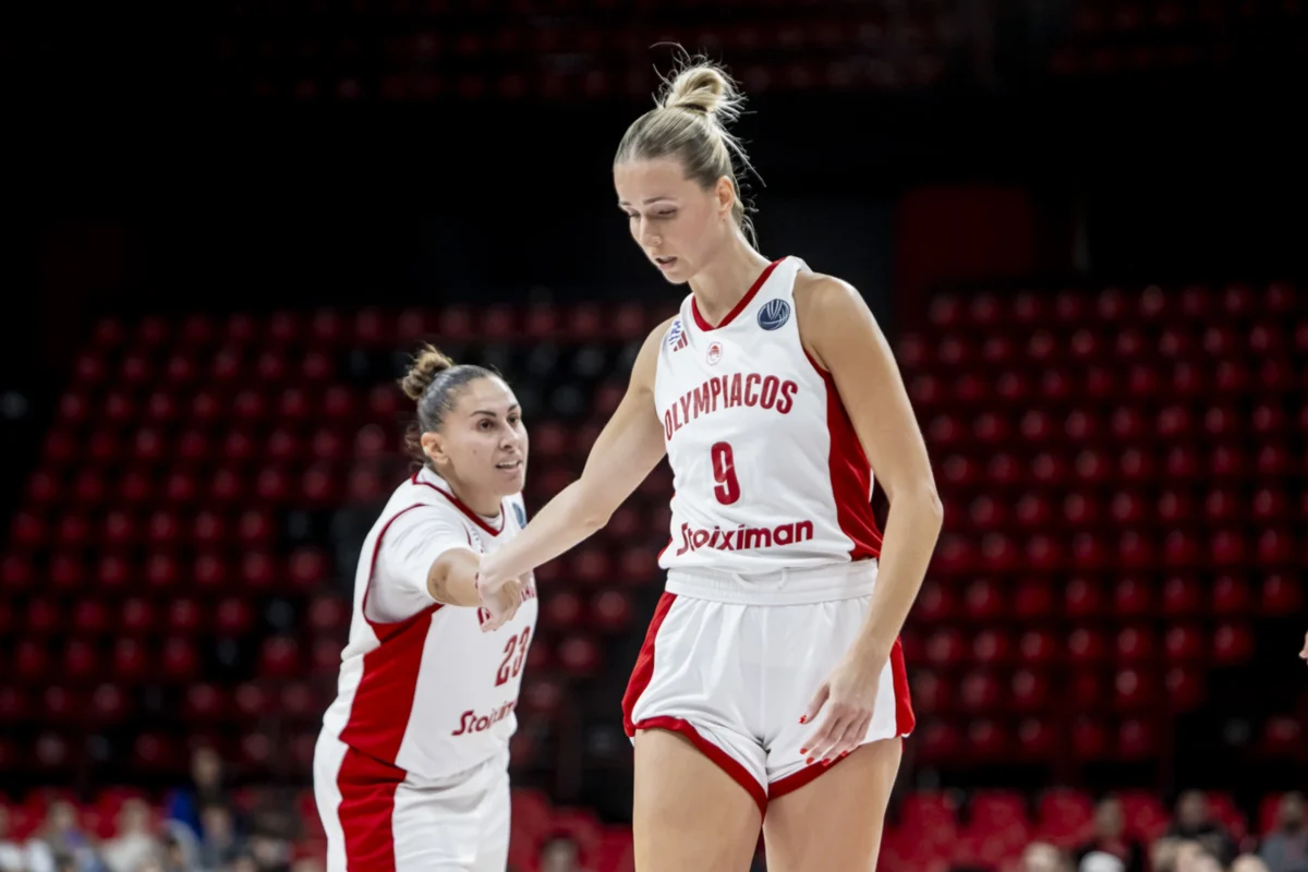 Jugadoras de Olympiacos en un partido de EuroLeague Women