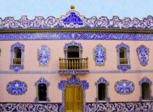 Fachada del edificio El Arte en Manises decorada con cerámica