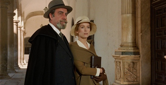 Escena de la película Tristana con personajes en vestimenta de época