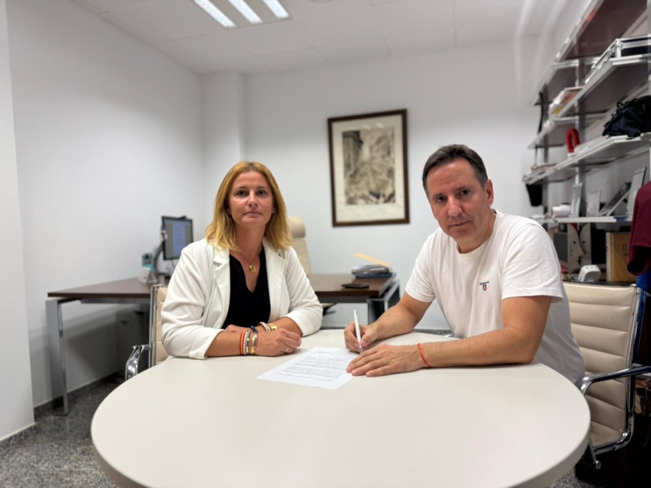 Firma del acuerdo entre representantes políticos en Foios
