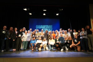 Foto de familia con ganadores del Festival Quartmetratges en Quart de Poblet