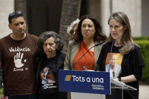 Familiares de víctimas de la DANA en un evento conmemorativo en Valencia