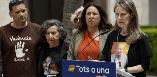 Familiares de víctimas de la DANA en un evento conmemorativo en Valencia