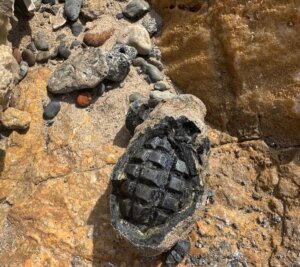 Granada de mano encontrada en la playa de La Pobla de Farnals