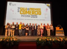 Paterna premia la trayectoria e innovación de su tejido comercial en la II gala de premios del comercio local Asistentes en la II Gala de Premios del Comercio Local en Paterna