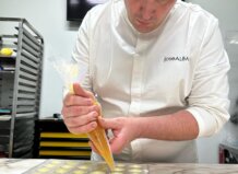 El chef de Torrent José Alba competirá por el título de Mejor Maestro Artesano Chocolatero de España José Alba, maestro chocolatero Torrent