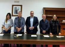 Pleno del Ayuntamiento de Llocnou de la Corona en memoria de las víctimas de la DANA