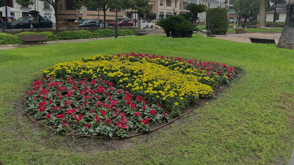 Los colores de la bandera de España lucen en L’Albereda y el Parterre por la Fiesta Nacional de España