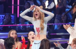 Lucía Casani celebrando su victoria en Operación Triunfo con emoción.