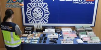 Material incautado por la Policía Nacional en Patraix, incluyendo drogas y armas.