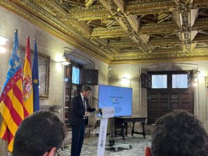 Carlos Mazón presentando el plan de FGV en el Palau de la Generalitat