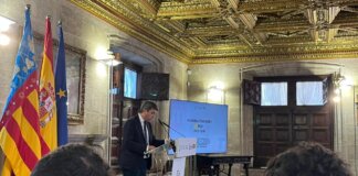 Carlos Mazón presentando el plan de FGV en el Palau de la Generalitat