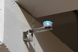 Medidor de caudal instalado en Paiporta para monitorear el agua.