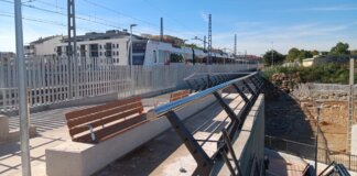 Mirador de la dana junto a la estación de Paiporta de Metrovalencia
