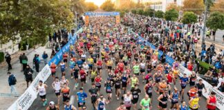 Milers d'atletes corrent a la Mitja Marató València 2025