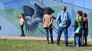 Mural que representa la biodiversidad y la convivencia en Quart de Poblet.