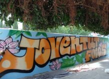 La juventud de Foios creará un grafiti de 22 metros por la diversidad Mural colorido que dice 'Joventut Foios' en un túnel