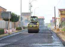 Arrancan las obras de mejora en la carretera de Santa Anna, el acceso sur de Paiporta Maquinaria trabajando en la carretera de Santa Anna en Paiporta