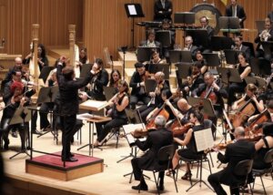La Orquesta de València durante un concierto en el Auditori de Les Arts.