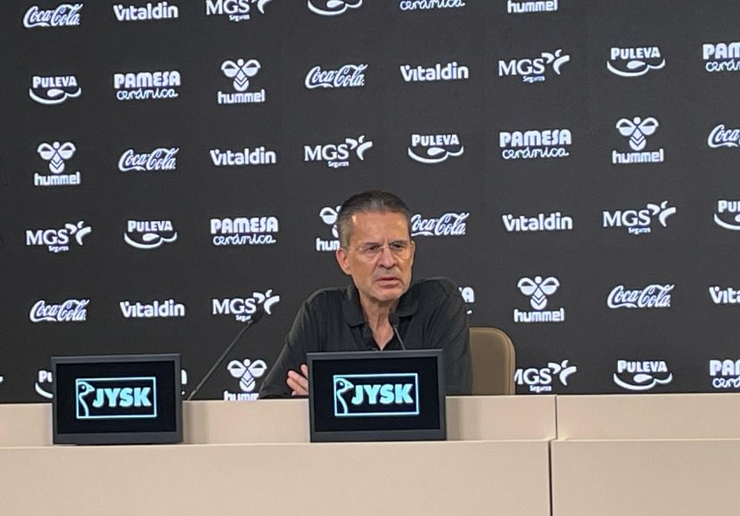 Pedro Martínez en una rueda de prensa del Valencia Basket