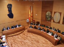 Bielsa acusa a PP, Ens Uneix y Vox de vetar ayudas a Albuixech y Museros  Vista del pleno de la Diputación de Valencia durante una sesión