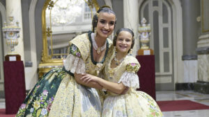 Carmen Prades y Marta Mercader en la proclamación como falleras mayores de Valencia 2026