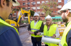 Reunión de trabajo en obra del Pla Obert en Manises