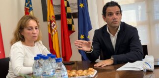 Juan Antonio Sagredo y Merche Navarro en desayuno informativo con medios