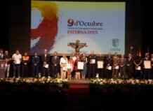 Héctor Garzó, la Escoleta del Foc y el Cristo de la Fe reciben las Insignias de Oro de Paterna 2025