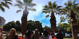 Espectáculo pirotécnico en Catarroja con salvas de honor