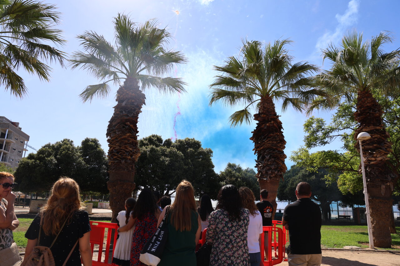 Espectáculo pirotécnico en Catarroja con salvas de honor