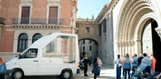 Vehículo especial para transportar la Real Senyera en València