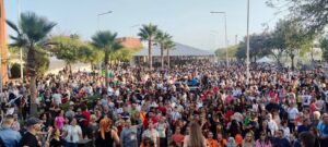 Gran multitud disfrutando de las paellas en Silla durante la celebración del 9 de octubre
