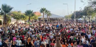 Gran multitud disfrutando de las paellas en Silla durante la celebración del 9 de octubre