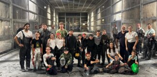 Grupo de niños y jóvenes en la tirada Querubín en Paterna